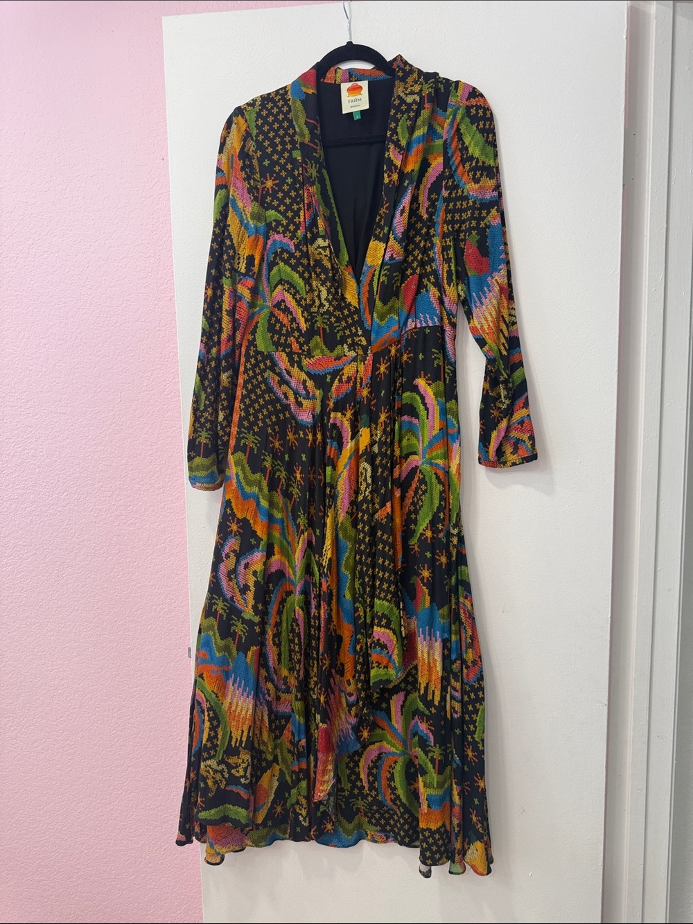 FARM Rio Black Multicolor Long-Sleeve V-Neck Dress